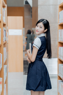 偷拍55位美女撒尿BBB毛洗澡